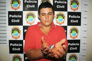 Anderson de Oliveira Souza, 28 anos, confessou o crime na delegacia. (Foto: Dourados Agora)