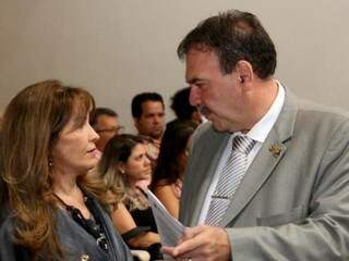 Antonieta Amorim e Paulo Siufi, durante sessão ordinária desta terça-feira (4) (Foto: Victor Chileno/ALMS)