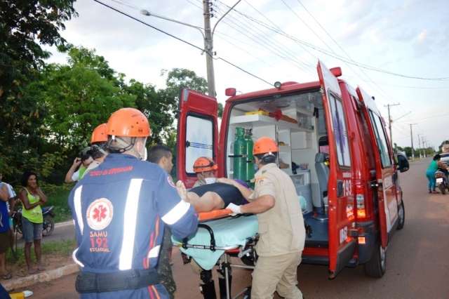 Mulher de 32 anos morre após passar mal, cair de moto e bater a cabeça