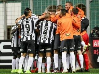 Jogadores do Galo comemoram gol contra o rival no Independência (Foto: Divulgação)