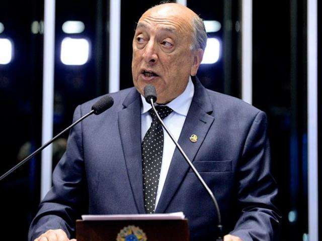 Senador espera acordo com Petrobras, mas impasse pode chegar a Temer