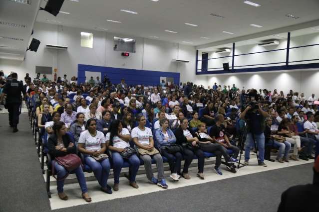 Servidores lotam C&acirc;mara em dia de vota&ccedil;&atilde;o de reajuste salarial