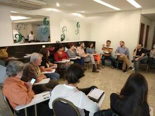 Representantes de instituição durante a primeira reunião, nesta sexta-feira (10). (Foto: Divulgação) 