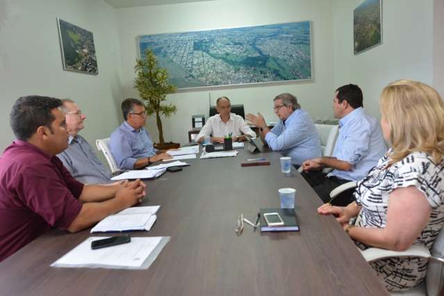 Em Ponta Por&atilde;, prefeito admite ampliar terceiriza&ccedil;&atilde;o da sa&uacute;de