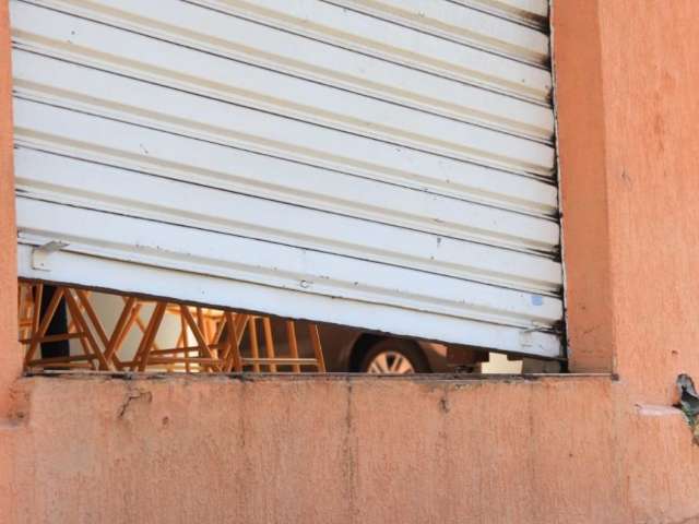 Lanchonete &eacute; invadida pela 4&deg; vez e ladr&otilde;es j&aacute; levaram de TV a p&atilde;o de mel