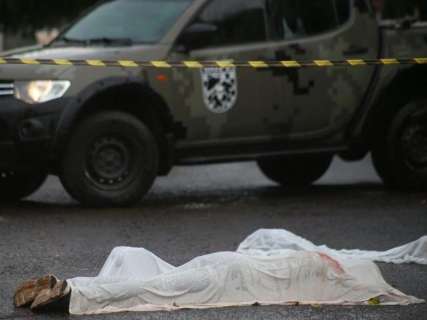 Policial militar mata assaltante em ponto de ônibus no Tiradentes