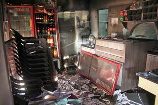 O restaurante ficou danificado, após explosão de um dos freezeres. (Foto: Marcos Ermínio) 