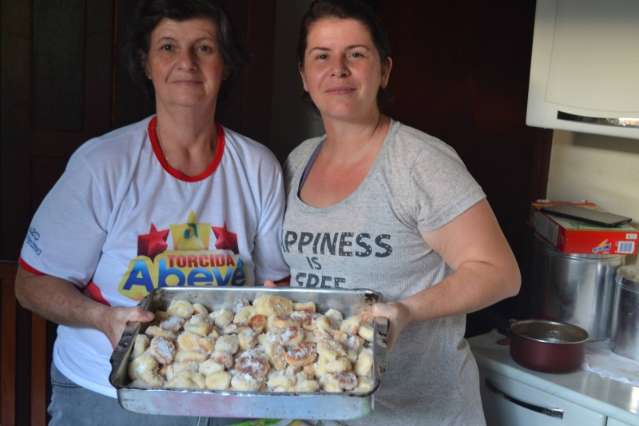 Passado de gera&ccedil;&atilde;o em gera&ccedil;&atilde;o, biscoito de pinga leva no sabor as li&ccedil;&otilde;es de av&oacute;