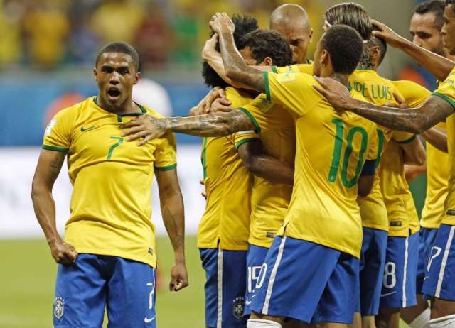 Sele&ccedil;&atilde;o ganha do  Peru, sem sustos, chega aos 7 pontos e garante o 3&ordm; lugar