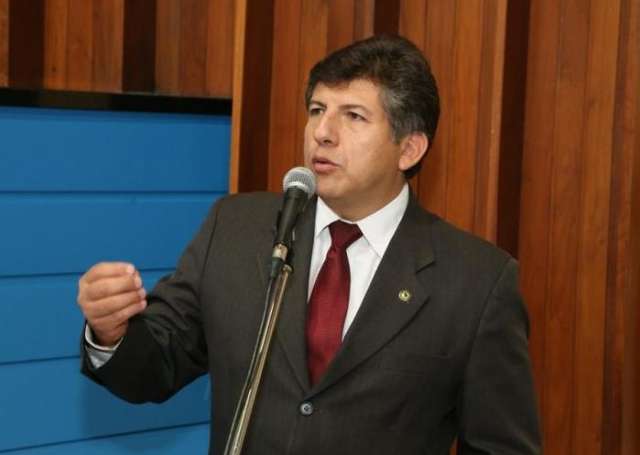Justi&ccedil;a bloqueia bens de deputado por suspeita de servidora fantasma