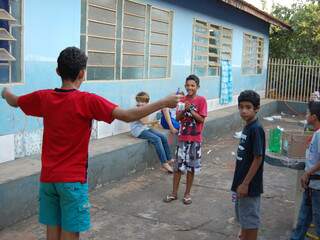 No meio da brincadeira, crianças aprendem a preservar e o Ambiente. (Foto: Pedro Peralta)