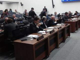 Deputados estaduais no plenário da Assembleia durante sessão na manhã desta quinta-feira (Foto: Leonardo Rocha)
