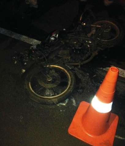 Motociclista cai na pista e morre atropelado por caminh&atilde;o na BR-463 