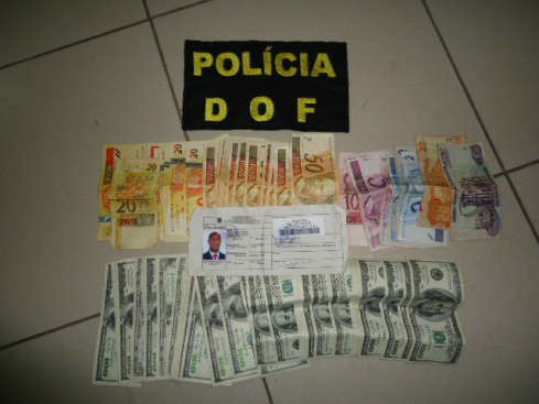 Haitiano &eacute; pego com documento falso e 4,9 mil d&oacute;lares n&atilde;o declarados em Corumb&aacute;