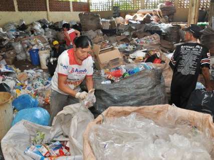 Acordo de R$ 247 mil entre banco e associação amplia coleta seletiva de lixo