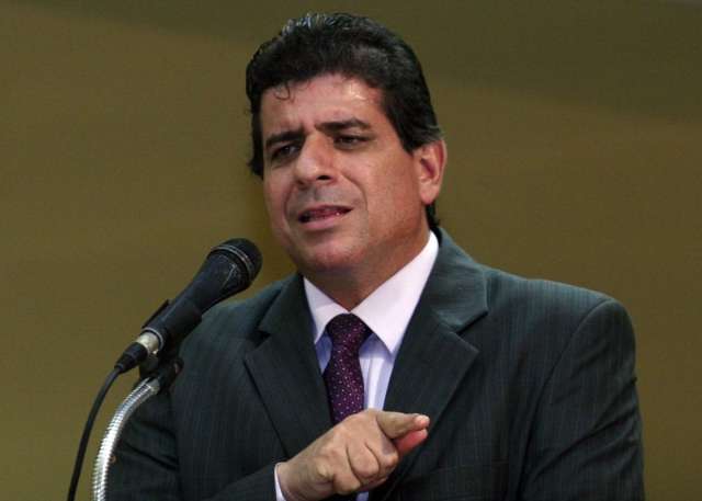 Pr&eacute;-candidato, secret&aacute;rio oficializa pedido para deixar 1&ordm; escal&atilde;o do governo