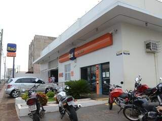 Assalto aconteceu em agência do banco Itaú, na avenida Eduardo Elias Zarhan, em Campo Grande (Foto: Minamar Júnior)