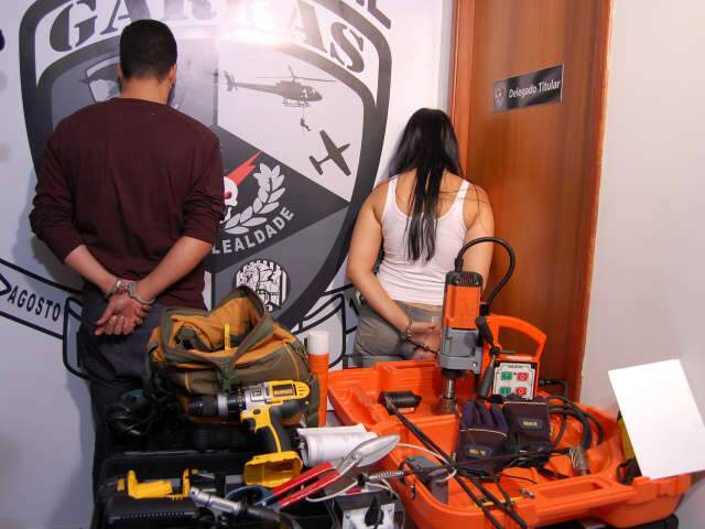  Casal que tentou arrombar caixa tinha lista com 16 bancos; veja v&iacute;deo
