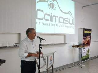 Governador Reinaldo Azambuja discursa durante inauguração de frigorífico de jacarés. (Foto: Priscilla Peres)