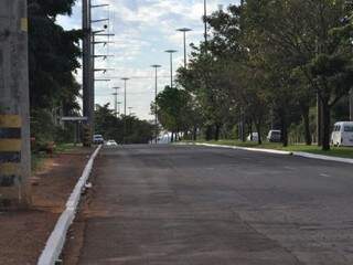 Moto bate em &aacute;rvore e mata jovem de 18 anos na Euler de Azevedo