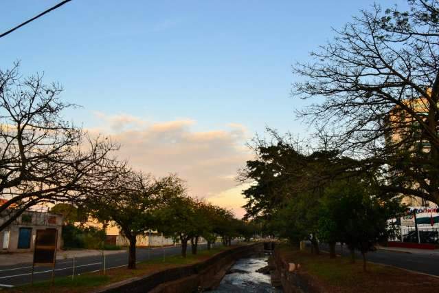 Quarta-feira amanhece com c&eacute;u claro, poucas nuvens e temperatura em 19&ordm;C