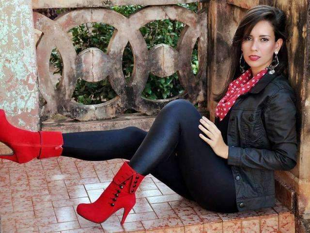 Corpo de estudante morta na fronteira &eacute; levado de avi&atilde;o para MT