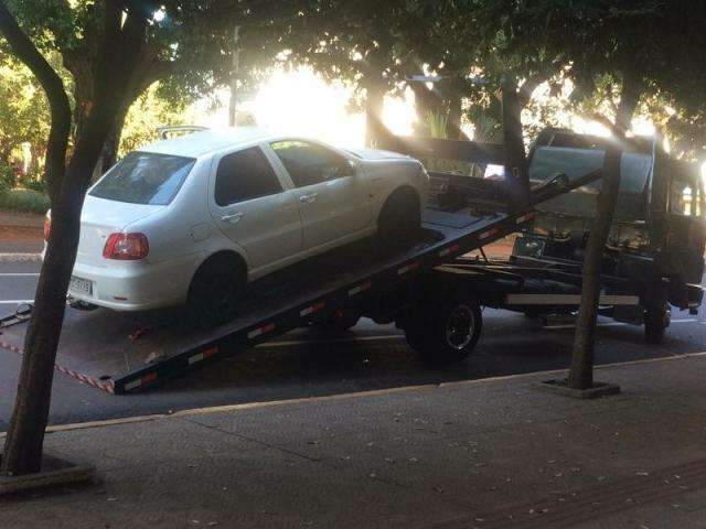 PF faz vistoria em galeria e apreende carro na Afonso Pena