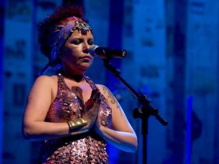 Cantora de “Tecnomacumba” lamenta veto a show e diz que decisão fomenta o ódio