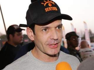 Ministro Marcelo Álvaro Antônio visitou arena montada na Praça do Papa (Foto: Kísie Ainoã)