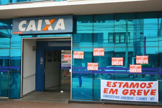 Greve entra no 12&ordm; dia e aposentados t&ecirc;m dificuldade em sacar benef&iacute;cio