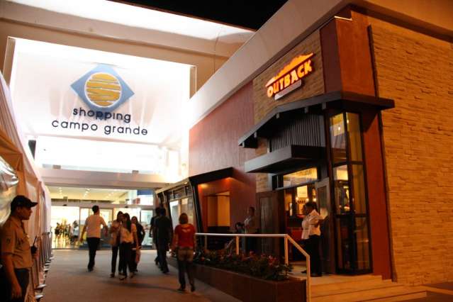 Outback apresenta card&aacute;pio e se prepara para filas a partir de amanh&atilde;