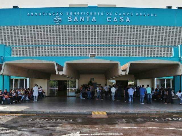 Sem 13&ordm; sal&aacute;rio, funcion&aacute;rios da Santa Casa d&atilde;o ultimato em prefeito