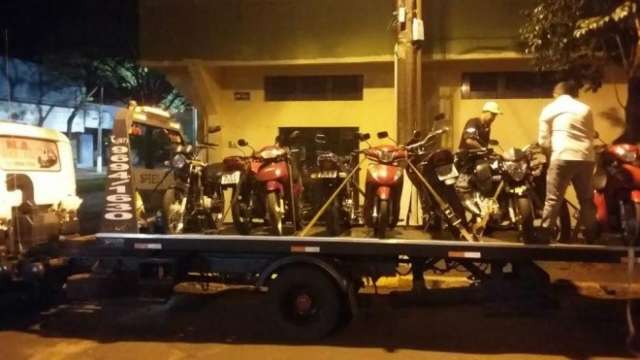 Pol&iacute;cia Militar apreende 20 ve&iacute;culos e prende tr&ecirc;s durante blitz no Centro