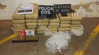 Polícia apreendeu maconha, cocaína e munições de uso restrito. (Foto: Divulgação)
