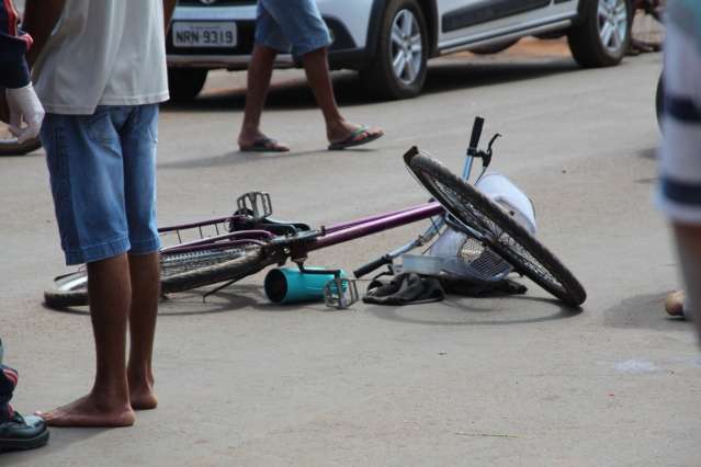 Dupla em moto aborda ciclista, atira duas vezes &agrave; queima roupa e homem morre