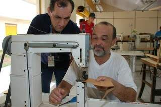 Cursos são voltados ao aprendizado da fabricação de calçados. (Foto: Fiems/Senai)