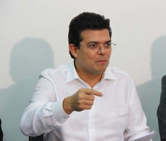 Prefeito da Capital vai &agrave; Justi&ccedil;a contra greve e amea&ccedil;a demitir m&eacute;dicos