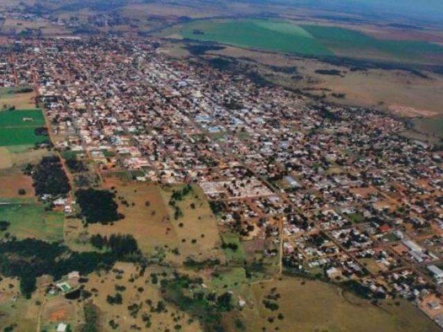 Amambai completa 70 anos e comemora com distribui&ccedil;&atilde;o de bolo em pra&ccedil;a