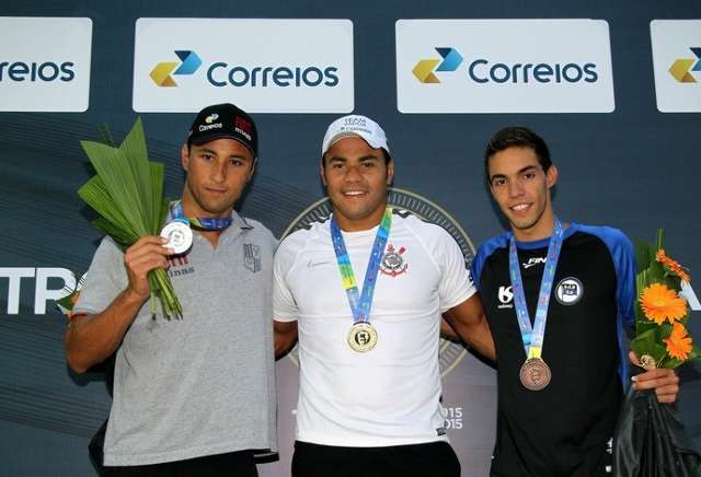 Leonardo de Deus faz o melhor tempo do mundo nos 200 borboleta