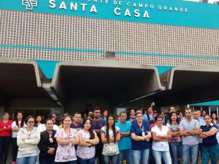 Após parar atendimento, funcionários da Santa Casa encerram protesto 
