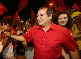 Tião Viana se reelegeu no Acre, após disputa acirrada com candidato do PSDB (Foto: Reprodução/Facebook)