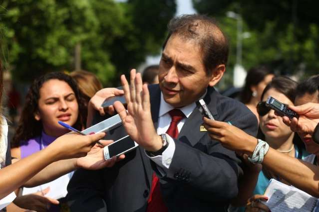 Com dificuldade, Bernal vai nomear interinos para Educa&ccedil;&atilde;o e Obras