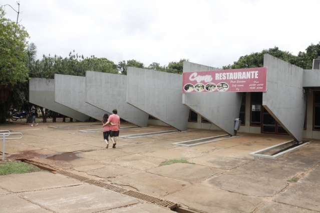 Restaurante &eacute; 4 vezes menor que o ideal e fila tumultua almo&ccedil;o na UFMS