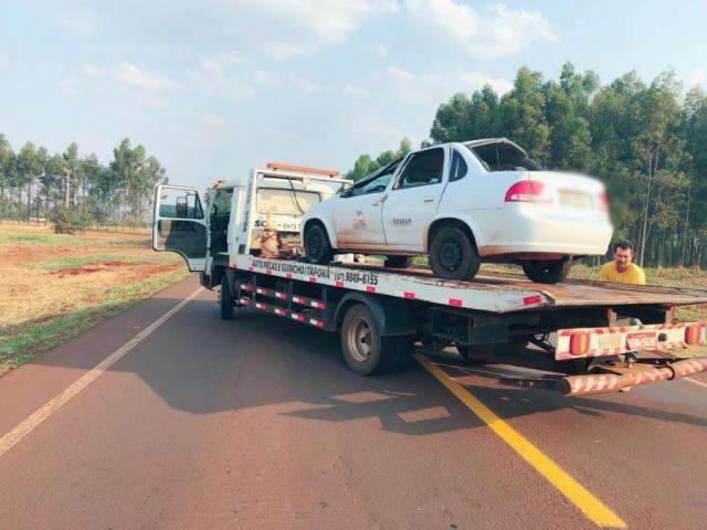 Ve&iacute;culo que transportava paciente para a hemodi&aacute;lise capota na MS-157 