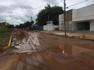 Rua Júlio César Paulino Marques é uma das mais danificadas (Foto: Direto das Ruas)