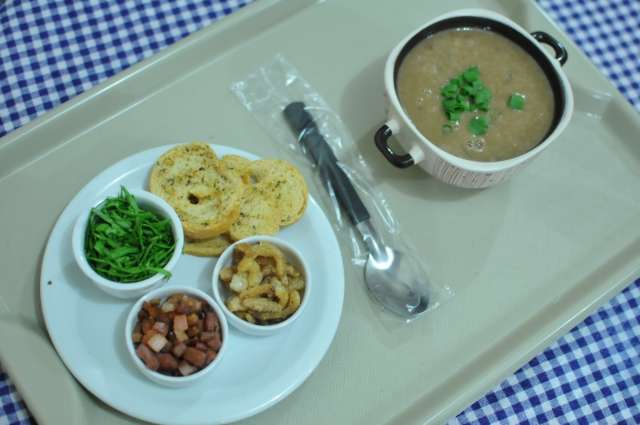 Caldo de feij&atilde;o com bacon &eacute; especialidade de casa que s&oacute; faz pratos tradicionais