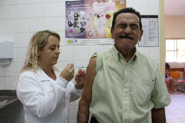 Apesar da prorroga&ccedil;&atilde;o de campanha, popula&ccedil;&atilde;o lota postos de vacina&ccedil;&atilde;o