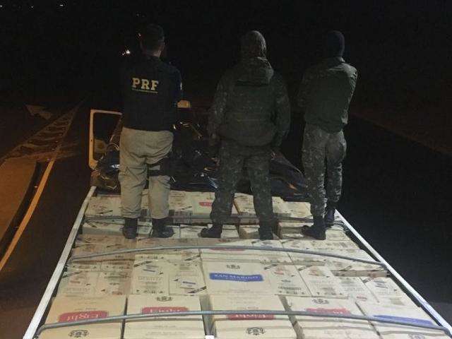 Motorista foge e abandona carga de cigarros avaliada em R$ 2.5 milh&otilde;es  