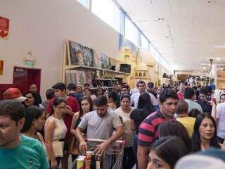 Lojas que aderiram ao Black Friday em Pedro Juan Caballero ficaram lotadas (Foto: Divulgação)