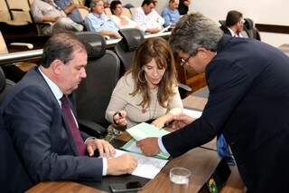Deputados Eduardo Rocha, Antonieta Amorim e Rinaldo Modesto, durante a sessão (Foto: Victor Chileno)